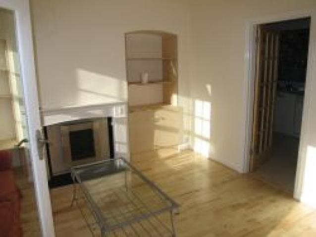 			2 Bedroom, 1 bath, 1 reception Flat			 Asmuns Place, TEMPLE FORTUNE NW11